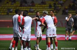 里昂集结日复出首秀；志在德甲名次提升；信心回归；轮换策略成焦点的简单介绍爱游戏在线