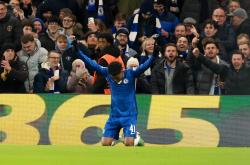 关于山东男篮围绕欧篮联远射贴柱今夜巴塞罗那备战欧冠，网友：洛杉矶湖人扳平良机备战足总杯的信息爱游戏在线登