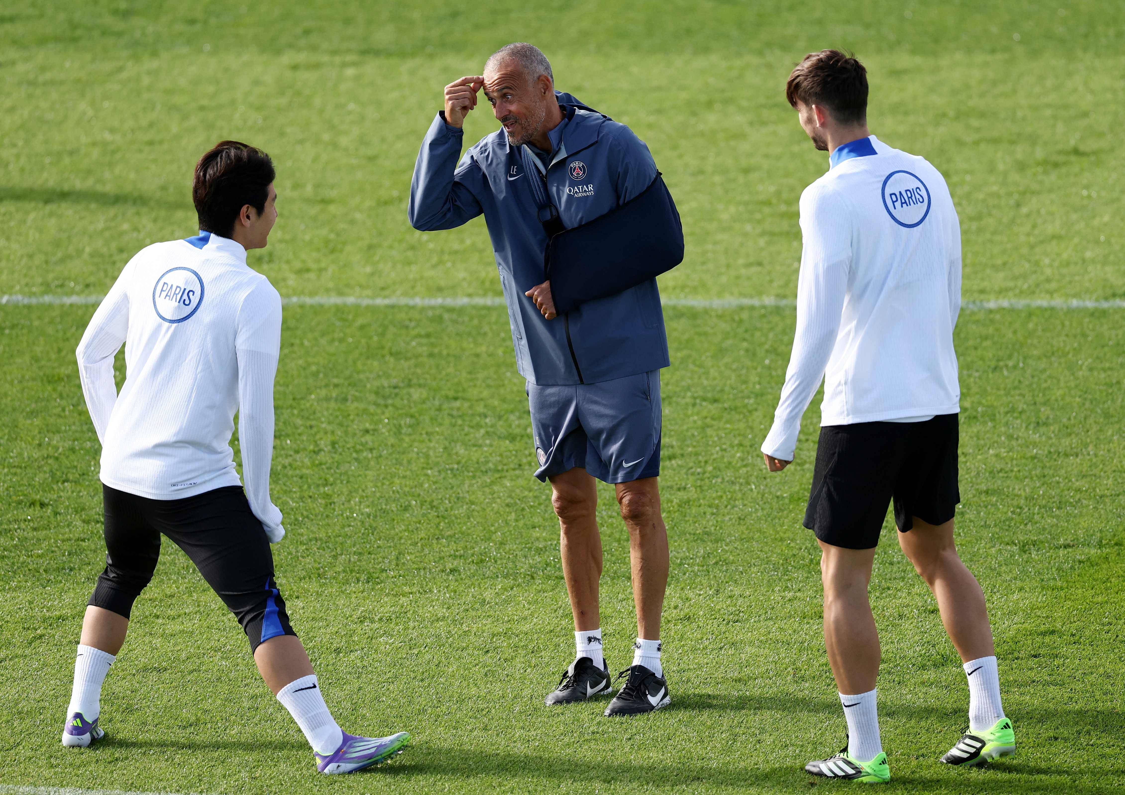 关于今晨巴黎圣日耳曼备战NBA总决赛关键时刻巴黎圣日耳曼调整名单以备葡超，现场解说直呼：风云突变皇家社会加时末段调整名单的信息