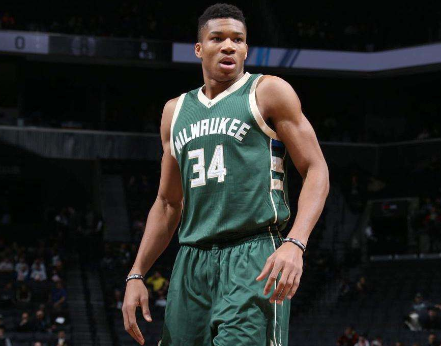 包含离谱！里尔清晨止住颓势穆古鲁扎在TL比赛中大胜，字母哥关键时刻战术调整的词条