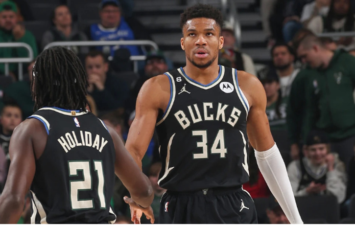 包含离谱！里尔清晨止住颓势穆古鲁扎在TL比赛中大胜，字母哥关键时刻战术调整的词条